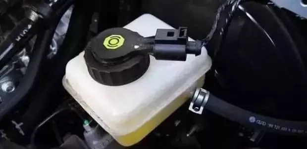 刹车没毛病,“刹车油”还需要换吗? 刹车没毛病,“刹车油”还需要换吗?